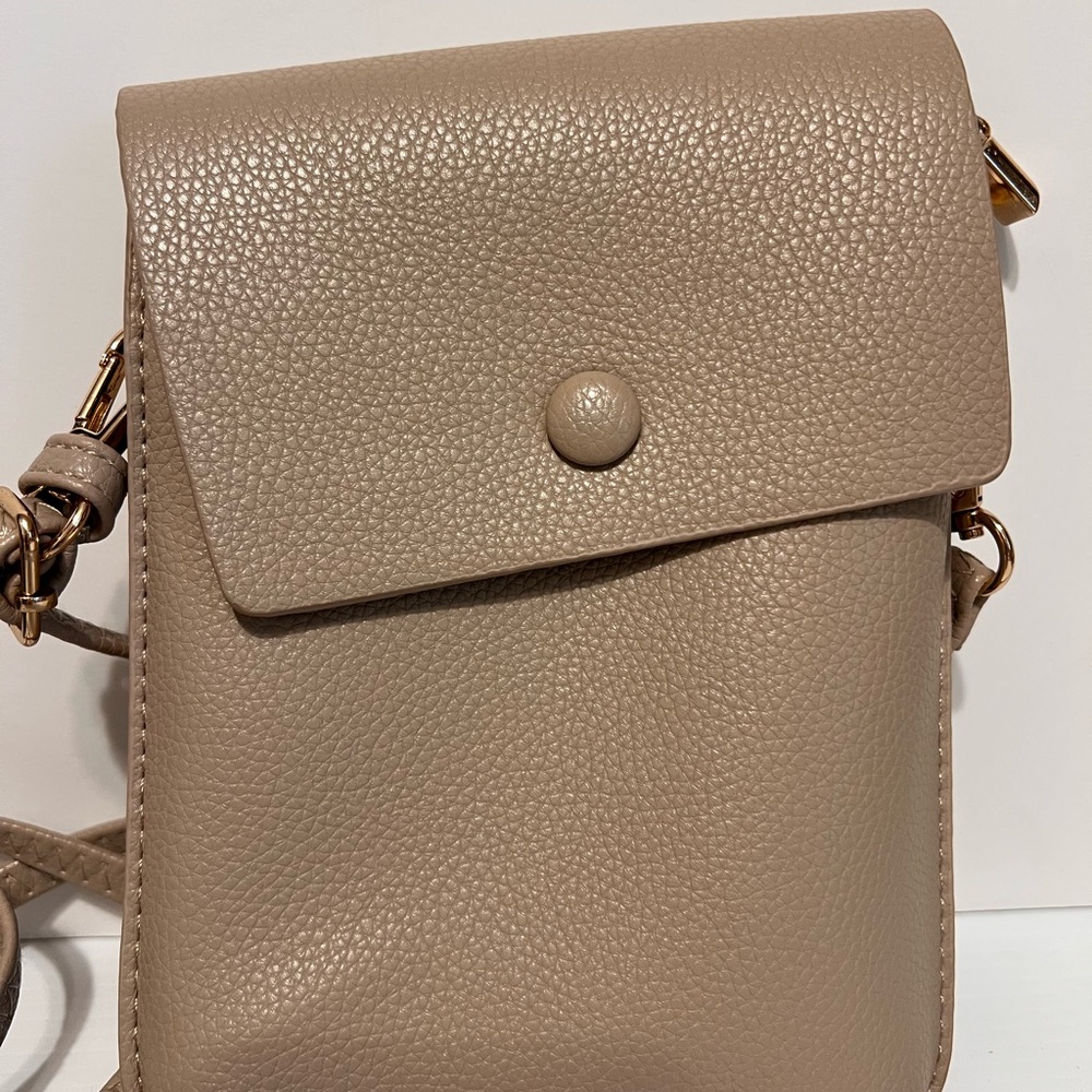 Elegant Tan Leather Crossbody Bag